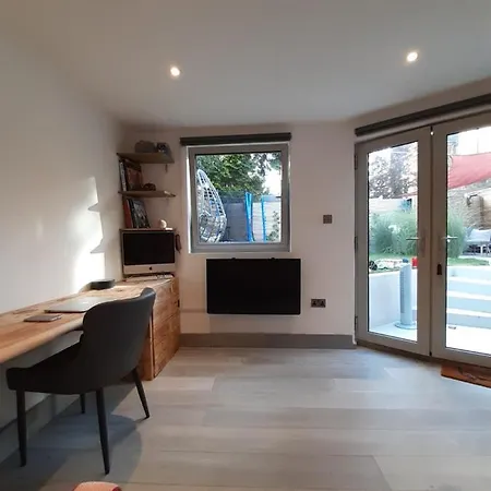 Independent Garden Study Apartment London Exterior photo
