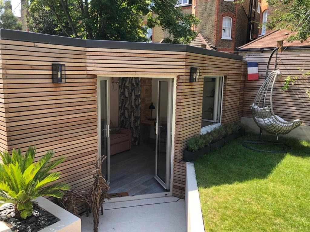 Apartment Independent Garden Study London