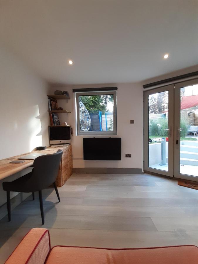 Apartment Independent Garden Study London